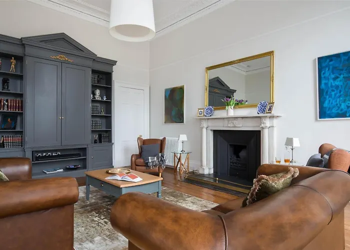 Magnificent Georgian 3-Bedroom Apartment In New Town