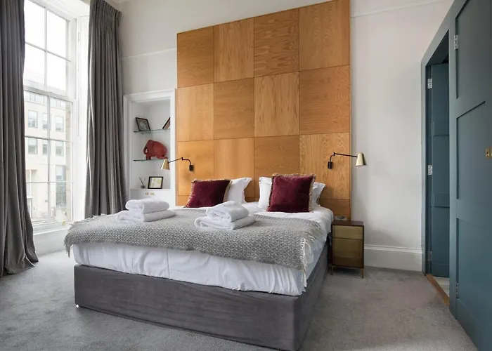 Magnificent Georgian 3-Bedroom Apartment In New Town